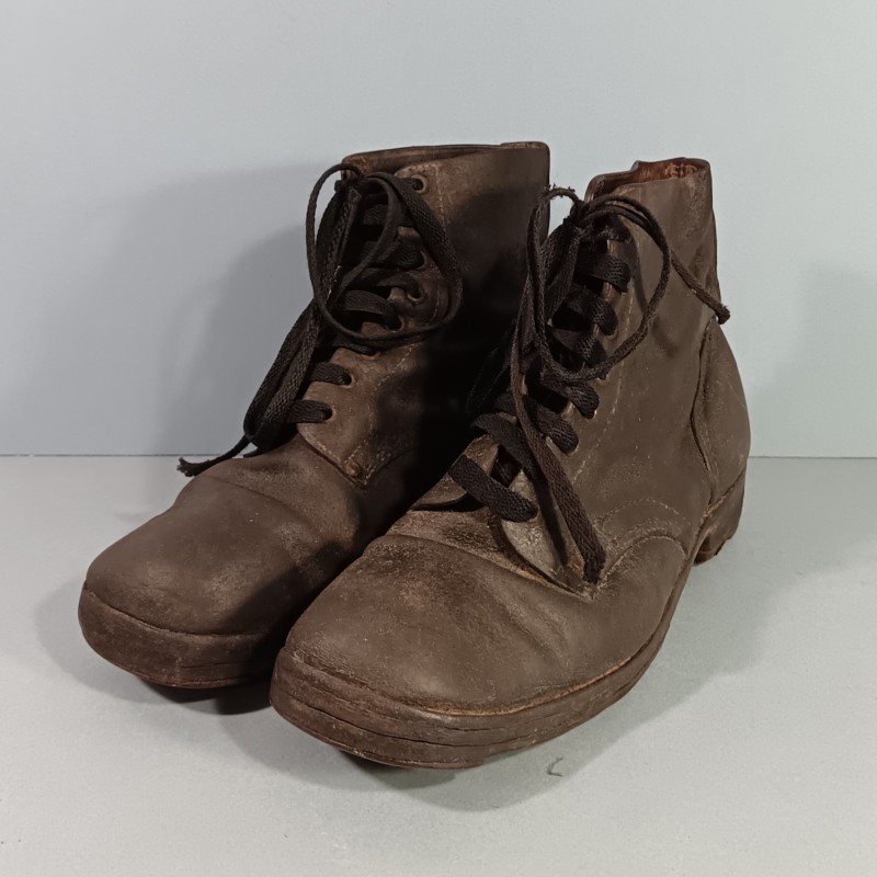 BRODEQUINS TROUPE CHAUSSURES MILITAIRE CLOUTES MODELE 1941 TOUTES ARMES TAILLE 42/43
